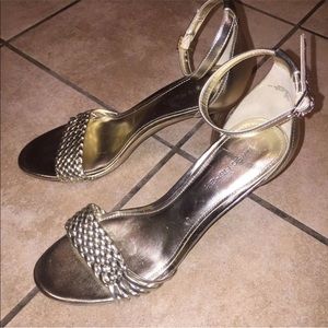 NWOT Marc Fisher Gold Ankle Strap Braided Heel 9M